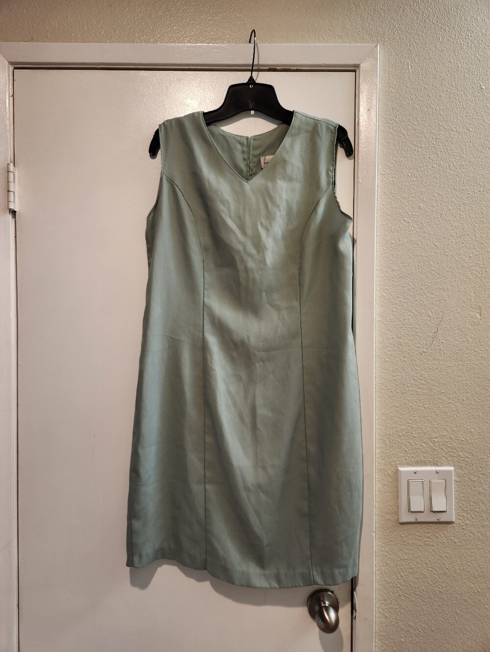 Sleeveless V-Neck Mint Green Shift Dress